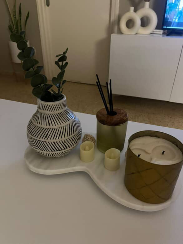 Plateau en Marbre Naturel – Forme Organique | Décoration & Service